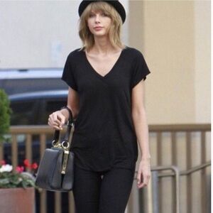 Anthropologie cloth & stone basic rayon v-neck in black. Size S